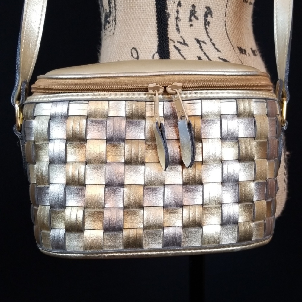 Vintage Warren Reed metallic woven oval purse